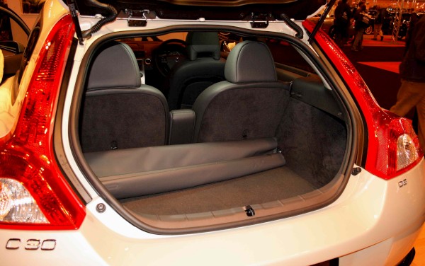 Volvo C30 Luggage area 